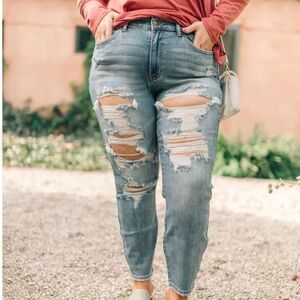 Judy blue light Wash destroyed boyfriend jeans new 24w